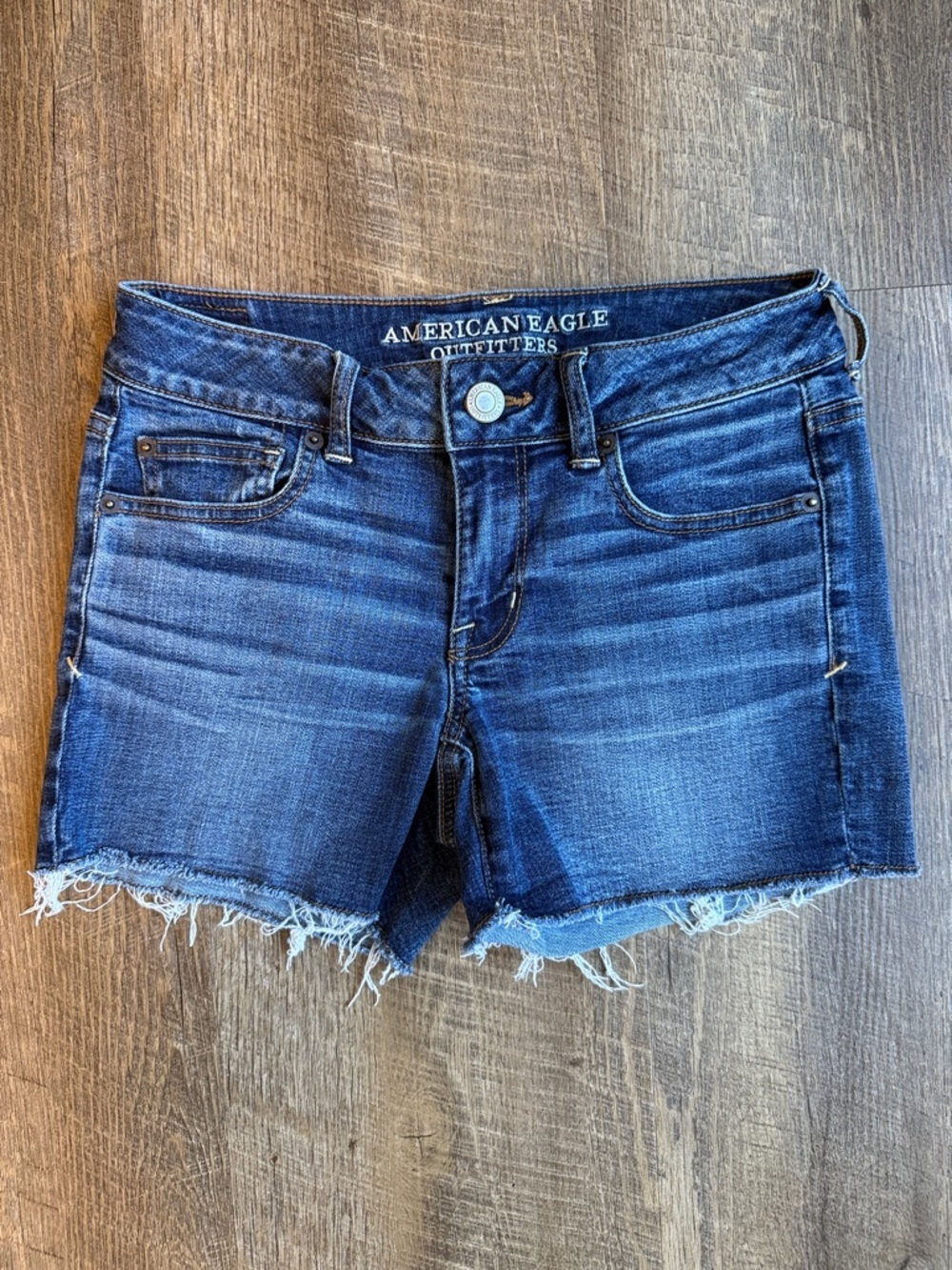 American Eagle Women’s Distressed Denim Frayed Cutoff Shorts Medium Blue Size 4